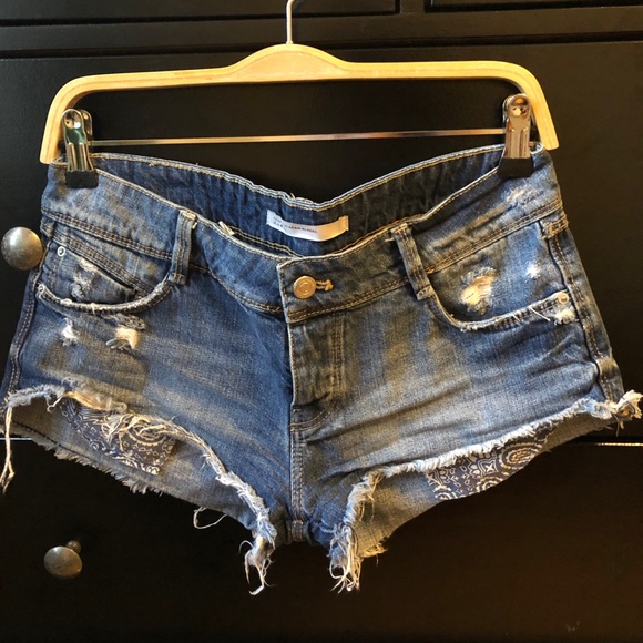 ‼️SOLD‼️ Zara trafluc Jean shorts - Picture 1 of 2
